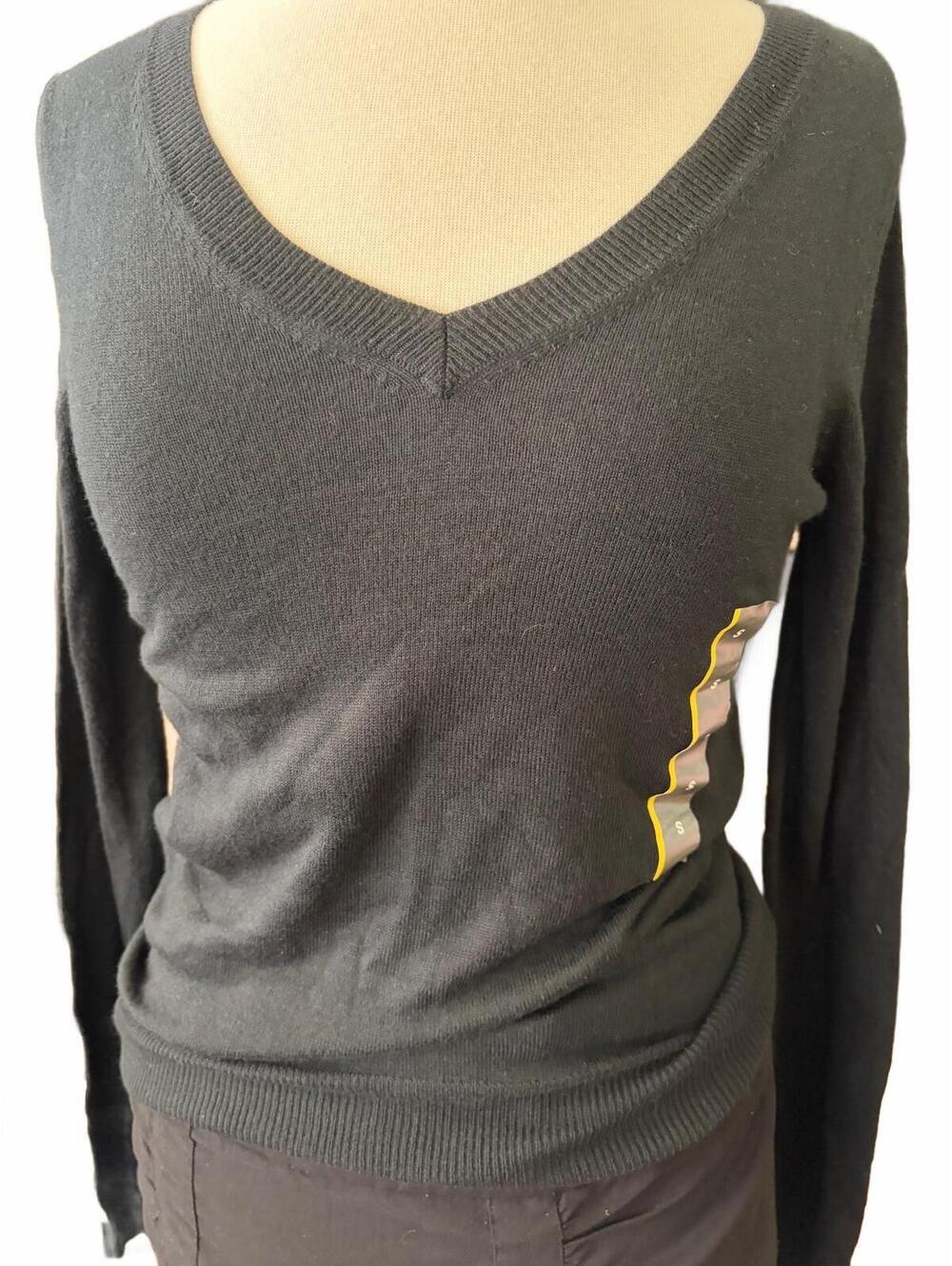Women's Black V-Neck Shrug Sweater Size Small by Mossimo